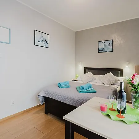 Pionow Wawa - Adults Only 홈스테이 *